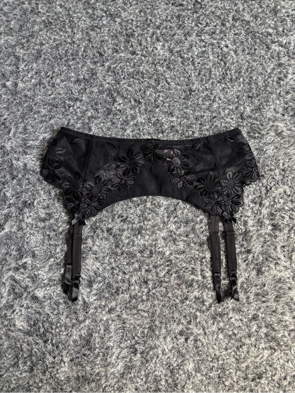 2001 Victorias Secret Garter belt NWT
